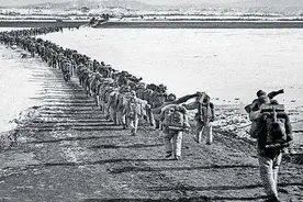 1951年，志愿军攻进韩国首都看到这一幕，是韩国人难忘的耻辱图片