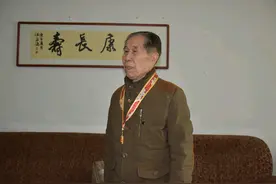 敌军让孩子跳伞当奸细，水里有虫才敢喝：抗美援朝老兵湘西剿匪后跨过鸭绿江，口述战争场面字字惊心图片