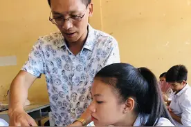 凌云籍外派教师杜国周：用心教学培育友谊之花图片
