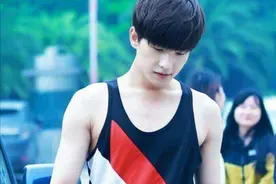 真正会穿的男人，夏天一般都不穿这4种“衣服”，老土还掉档次图片