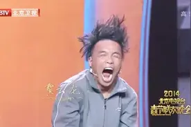 霍云龙演僵尸，不用化妆就登台，头发一抓脸一变太像了图片