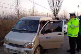 面包车拉货也罚拉人也罚！车主反问交警：你说我买辆车来能干啥？图片