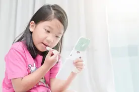 都怕三无化妆品烂脸，为啥敢给孩子用“儿童彩妆”？图片