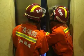 痛心！男孩被困电梯自救坠亡！你知道的电梯自救方法可能是错的图片