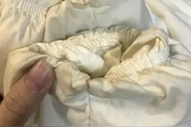 羽绒服脏了？千万别水洗！教你一招，羽绒服干净如新，真实用图片