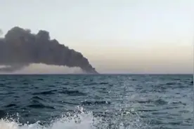 突发！伊朗海军最大的战舰突然起火沉没，伊朗海军怎么尽出这种事图片