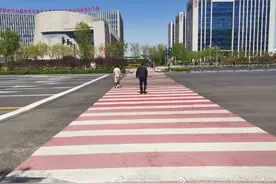 智能信号灯亮相太原街头！小孩过马路，大人更放心图片