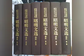 我书架上的“神”图片