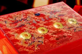 茅台:金奖百年年份珍藏，5年、15年、30年、50年的陈酿酒质。图片