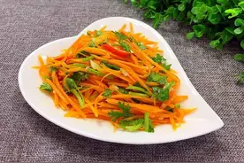 美食凉菜分享：凉拌胡萝卜丝、凉鱼儿、红酒酱鸡蛋的简单做法图片