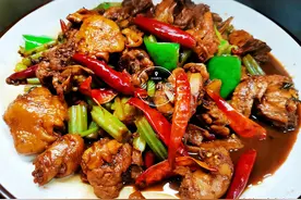 跟大厨学做炒鸡，多加1物，味道好吃到爆，一大盘不够吃图片