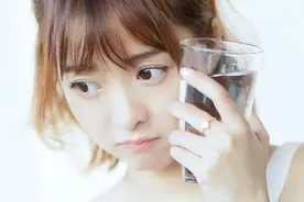 氧气美女余心恬真空来袭！小心躲开！图片