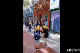可爱！小朋友上学路上听到国歌集体立定敬礼图片