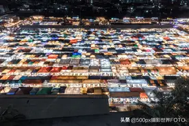 曼谷的考山路是背包客的天堂，一到晚上就像点燃了一样图片