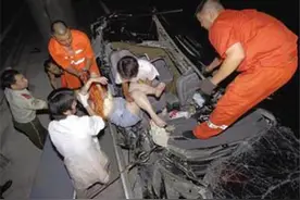 她为救胡歌当场丧命，仅23岁成胡歌永远的痛，为她建30座希望小校图片