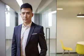 45岁女人哭诉：和小十岁男人在一起之后，生活变得苦不堪言图片