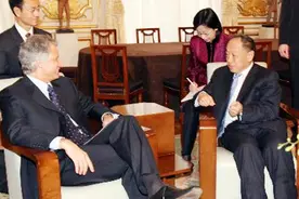 李肇星：铁嘴外长，舌战美国名嘴，让克林顿写下道歉书图片