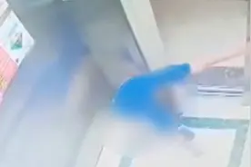 重庆一男子电梯内大便，门开时瞬提裤子，吓跑乘梯住户后继续便溺视频封面