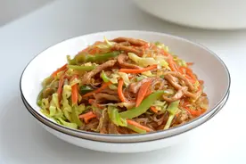 天冷了，做一道简单的肉丝圆白菜，营养美味，家人都爱吃图片