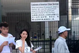 女星孙怡的助理大声喝止路人摄影，谁料对方只是在给自己母亲拍照图片
