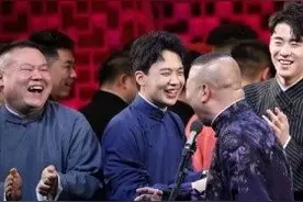 郭麒麟400万跑车秒提，这边演员因收入低退出德云社，被质疑啃老图片