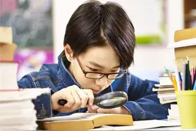 最“毁”孩子眼睛的3样“东西”，手机不在其中，不良饮食成祸首图片