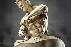 撸铁的快乐可能在于享受孤独！坚持一下，你会看到不一样的自己图片