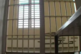 美国女囚犯在狱中独自生产，监狱工作人员却对此毫不知情图片