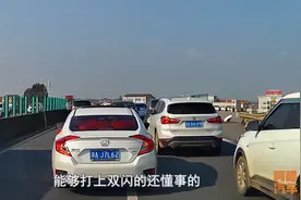 为何每逢高速免费必堵车，这些牛鬼蛇神司机真的该罚，不然无解了图片