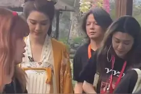 “港普F4”录节目路人镜头下曝光真实颜值，网友：蔡少芬朱茵显老图片