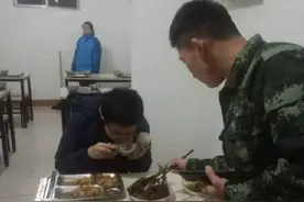 拯救可橙：18岁的山东信息学奥赛获奖选手，想做女孩的双性人，被父母强制送进戒网瘾机构图片