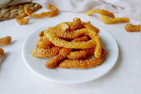 1碗面粉1碗芝麻，做秘制小零食，比蒸馒头简单，比麻花还好吃图片