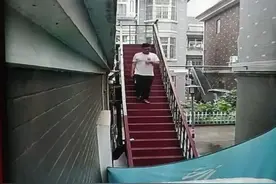 小区总有陌生人"走错门"！业主群聊天记录流出，事情不简单图片