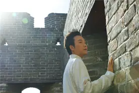 李玉刚新歌《万疆》上线，一道跨越山河岁月的红色霞光图片