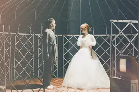 39岁女明星带娃离婚：被丈夫冷暴力19年后，她终于醒了图片