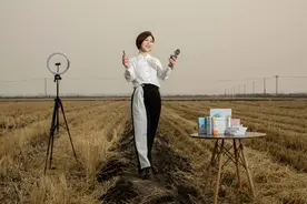 2021中国农村女性就业调研报告：越来越多农村女性在家门口就业，6成受访者表示出门会化淡妆图片