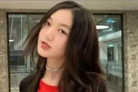 14岁李嫣终于摆脱兔唇！新时尚大片玩起下衣失踪，气场不输王菲图片