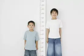 孩子将来是不是“大长腿”，腿上会有明显特征，现在个子矮没关系图片