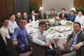 强者互抬，弱者互踩图片