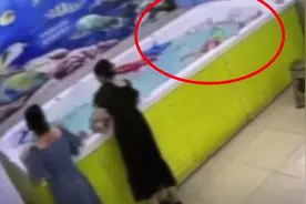 揪心！4岁女孩泳池内意外溺亡，旁边2名女子都未察觉图片