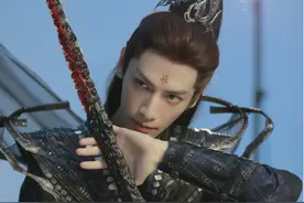 《长月烬明》：天生魔神澹台烬和神女黎苏苏的三生爱恨图片
