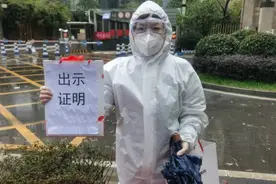 女人花绽放在抗疫中图片