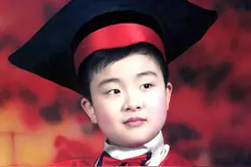 “五道杠少年”输给“不屑弟”，高考验证真实水平，人设成笑话？图片
