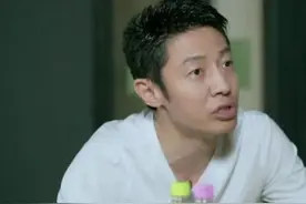 撒贝宁吐槽妻子散养式育儿：舔地板啃拖鞋，她却无动于衷图片