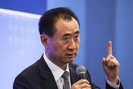首富身边最强女秘书，只服务王健林一人，年薪高达7位数图片