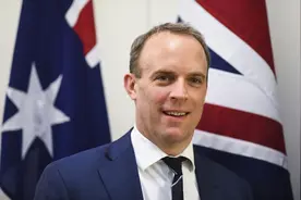英国还在嘴硬？外交大臣称黑海对峙不影响航母去南海：中国别紧张图片