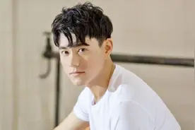 台湾克隆了一个彭于晏，他的名字叫李程彬，网友：简直一模一样视频封面
