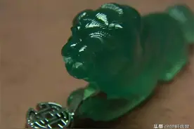 比帝王绿更珍贵的神级翡翠-龙石种翡翠图片