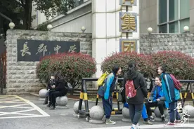 日落南门口，拥有最硬核的青春和风味。图片