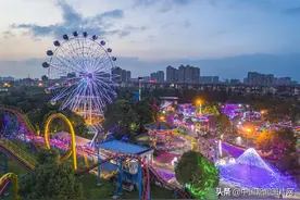江苏淮安：夏夜灯光秀引游客图片